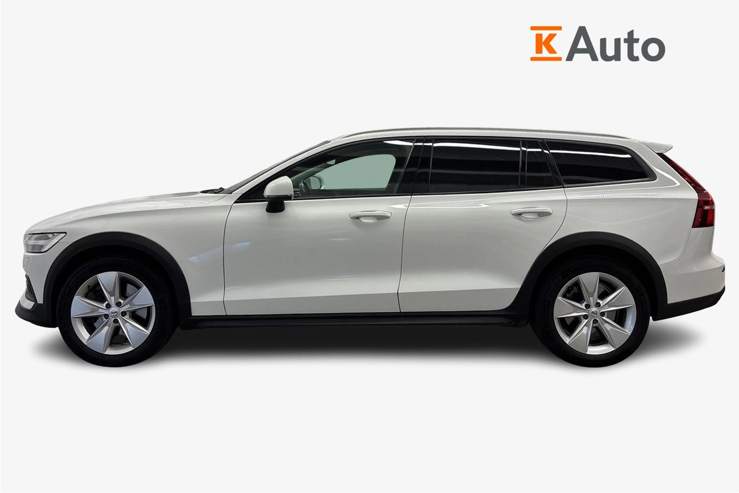 valkoinen Volvo V60 Cross Country 2019 kuva 5.