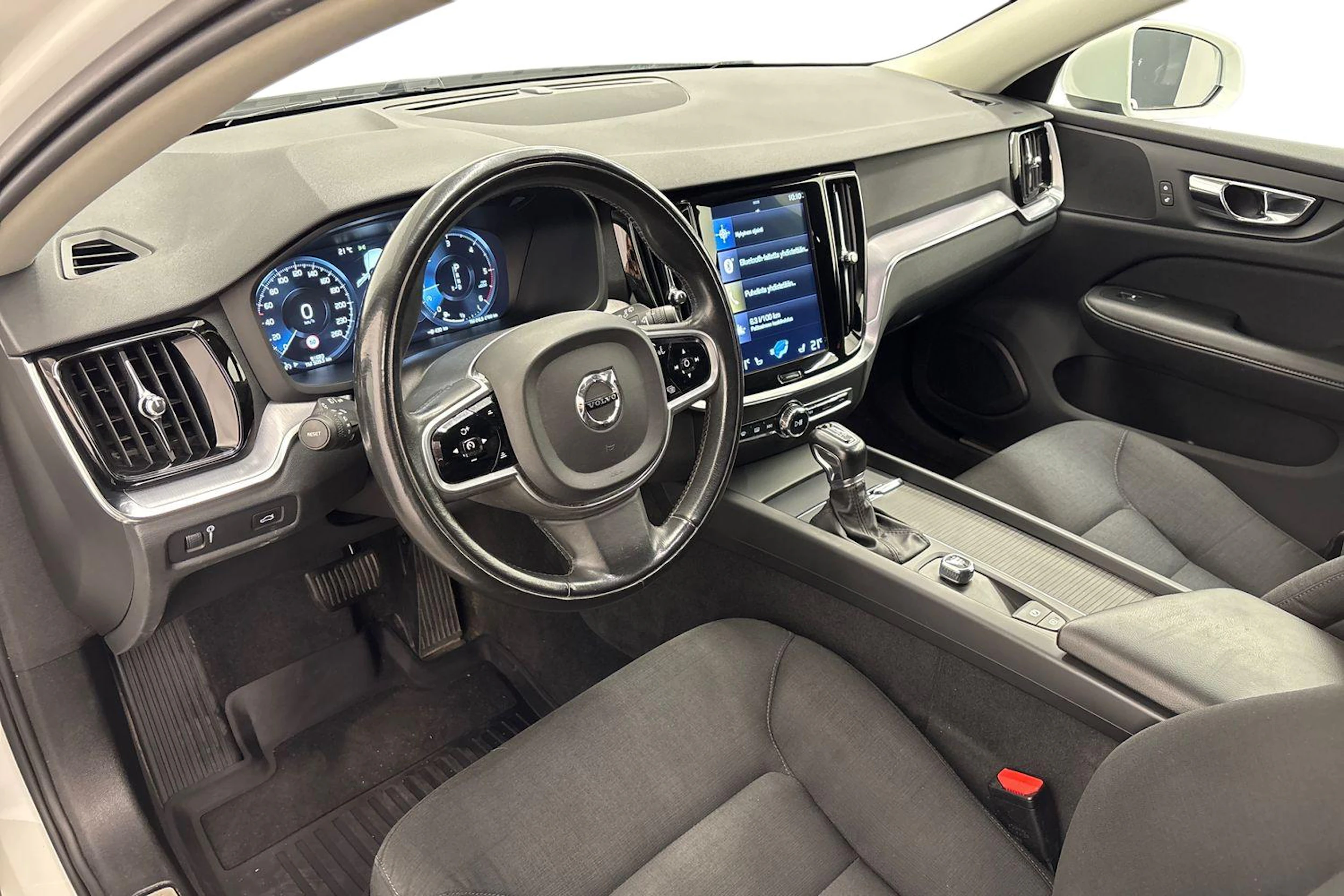 valkoinen Volvo V60 Cross Country 2019 kuva 6.