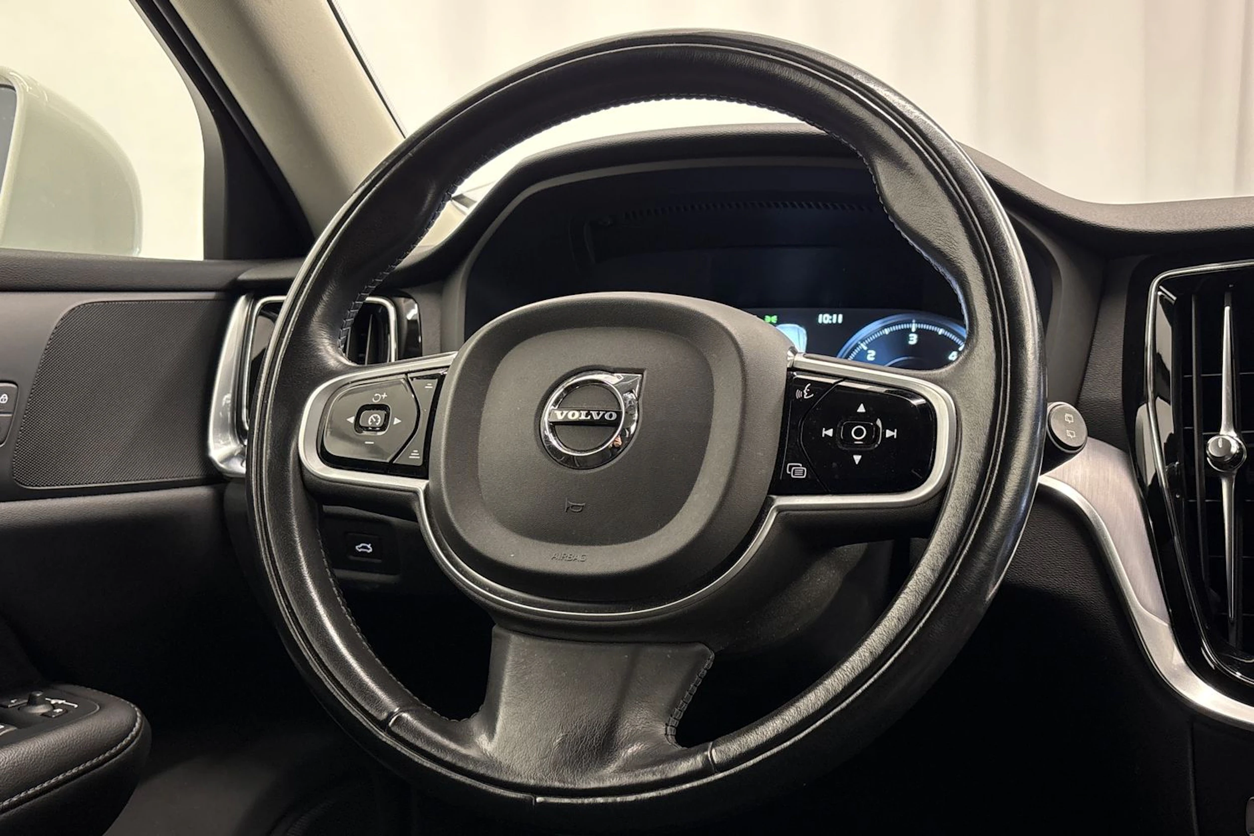 valkoinen Volvo V60 Cross Country 2019 kuva 13.