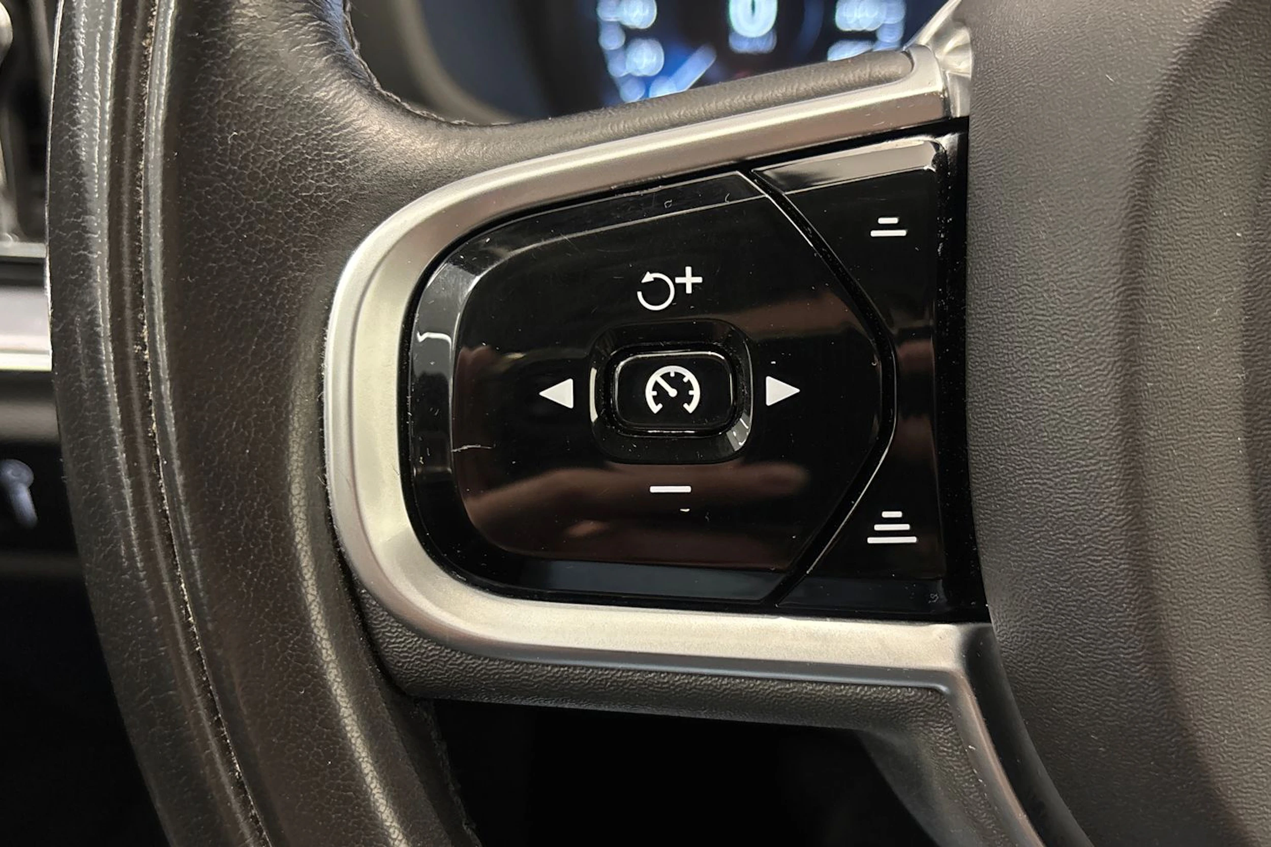 valkoinen Volvo V60 Cross Country 2019 kuva 14.