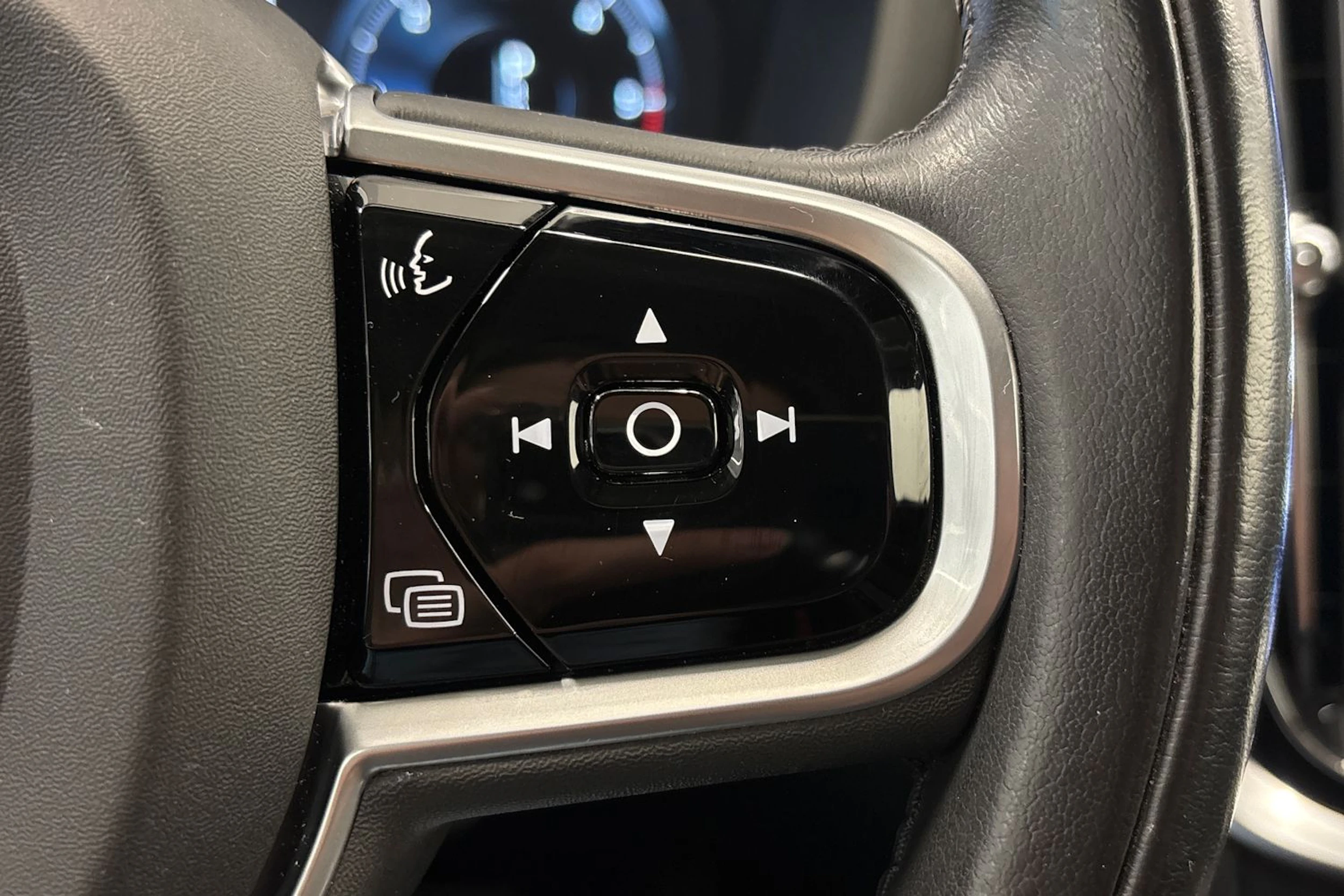 valkoinen Volvo V60 Cross Country 2019 kuva 15.