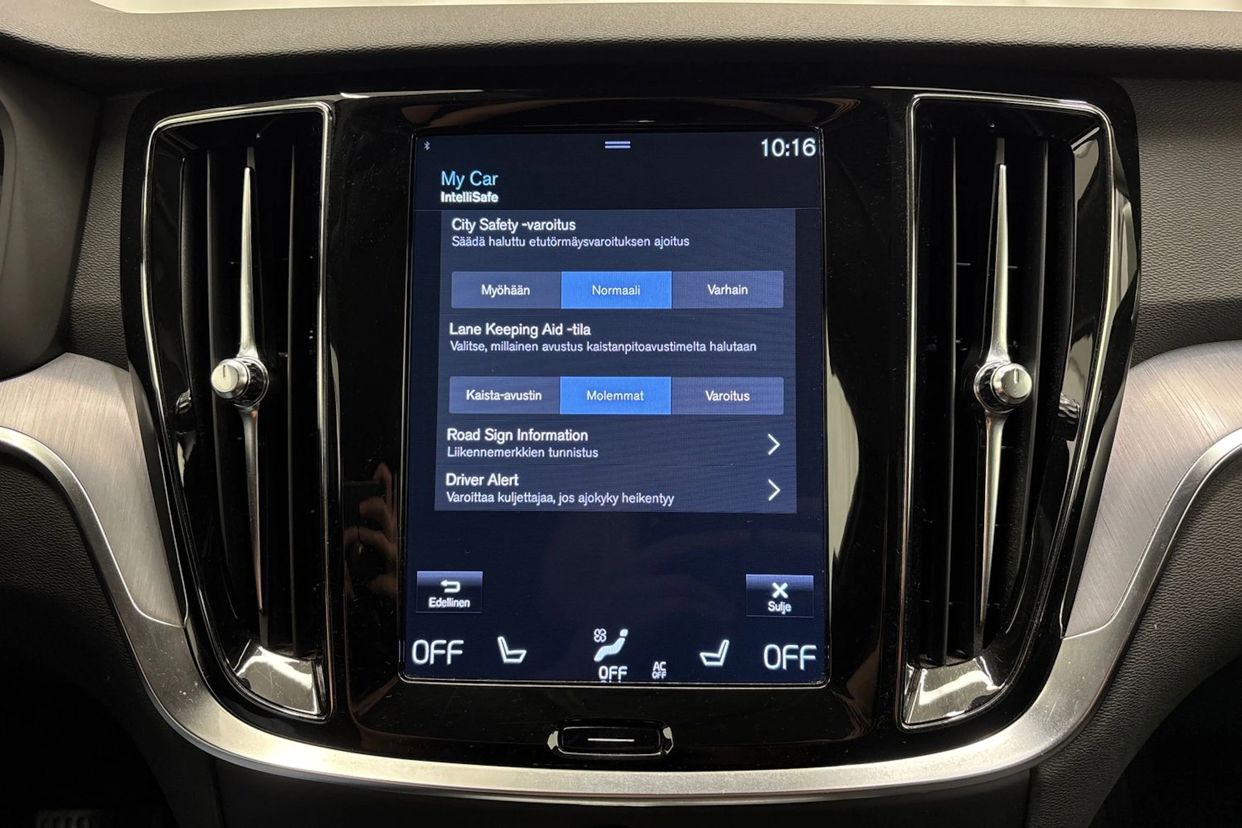 valkoinen Volvo V60 Cross Country 2019 kuva 21.