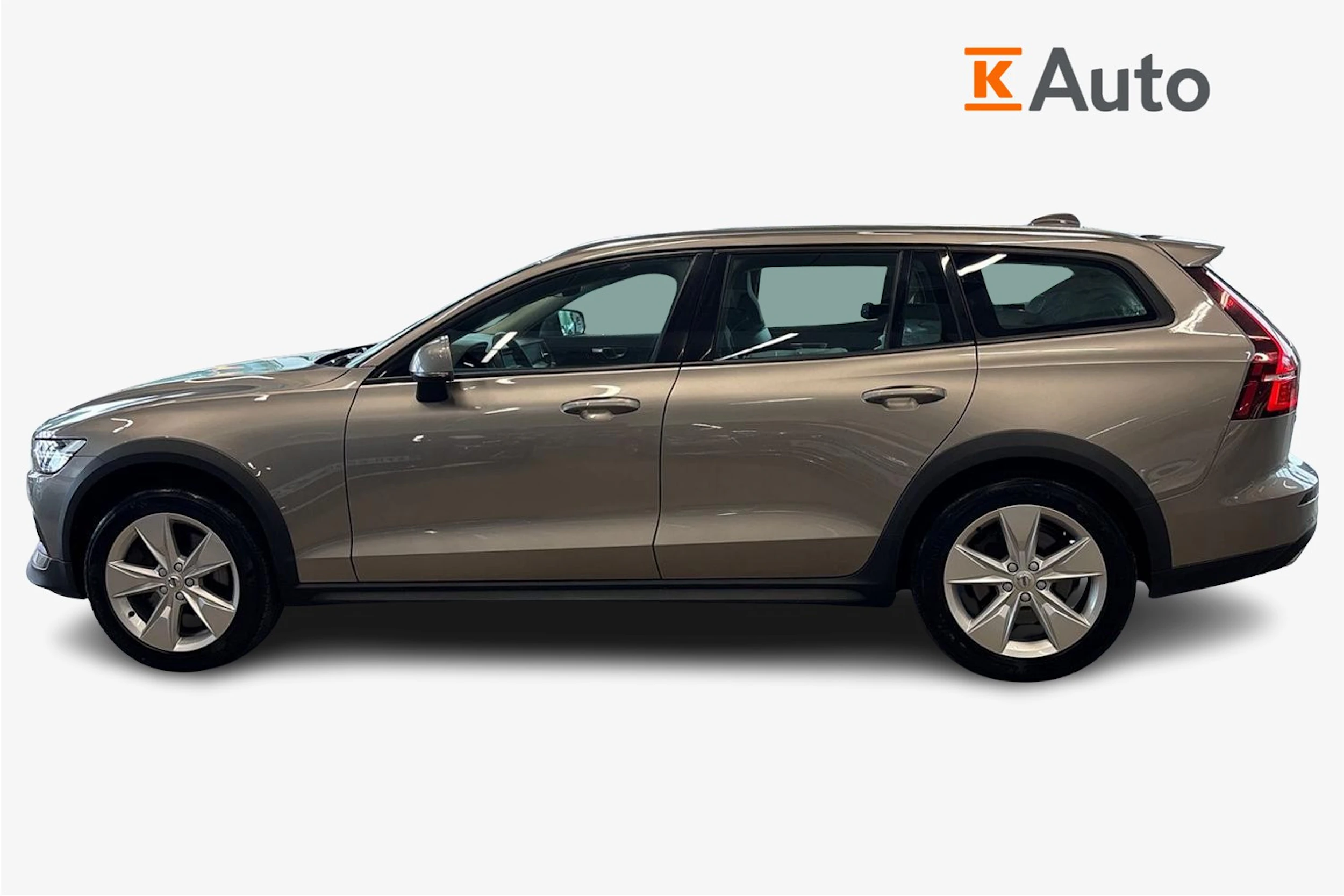 harmaa Volvo V60 Cross Country 2019 kuva 5.