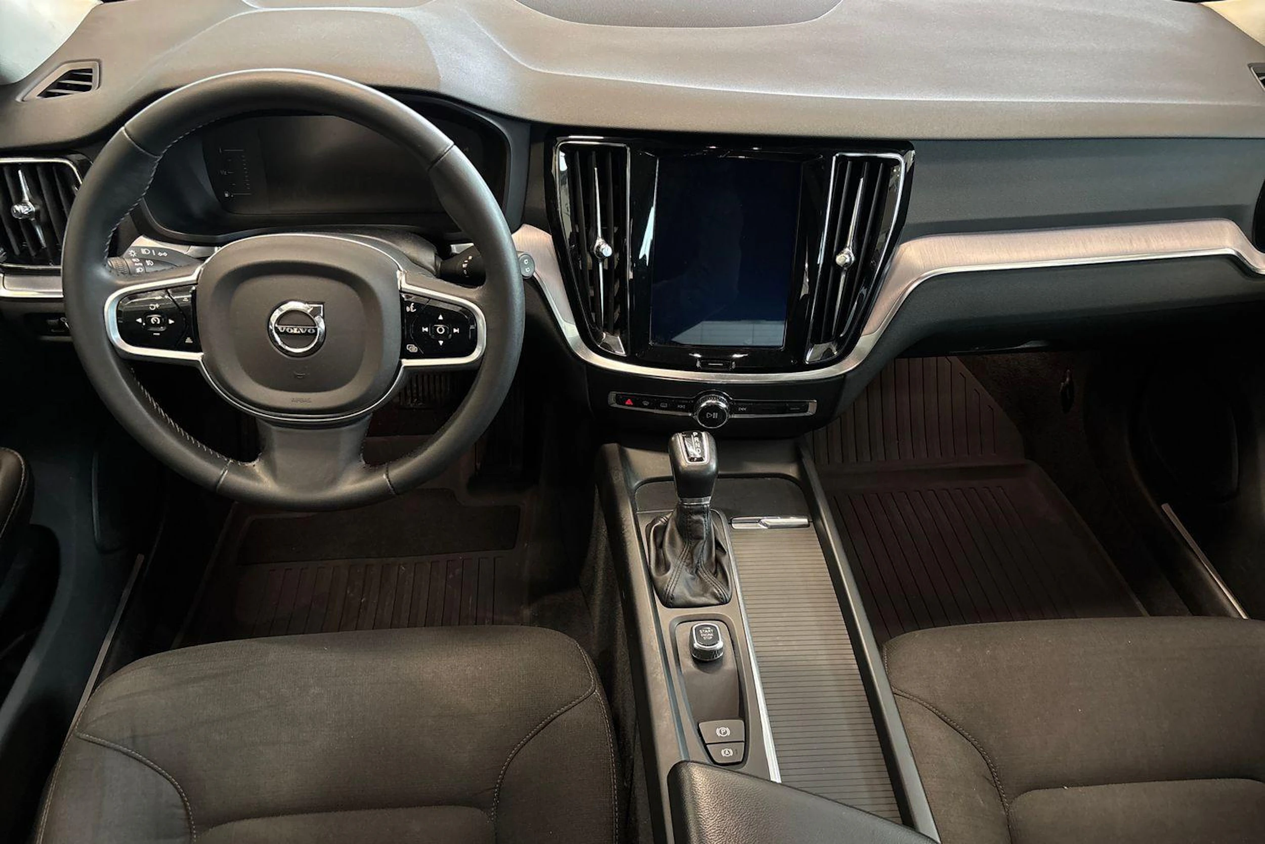 harmaa Volvo V60 Cross Country 2019 kuva 7.