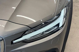 harmaa Volvo V60 Cross Country 2019 kuva 12.