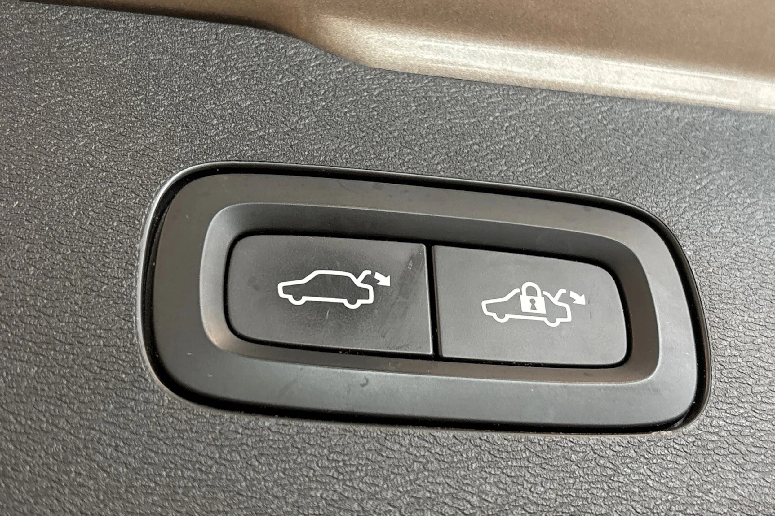 harmaa Volvo V60 Cross Country 2019 kuva 15.