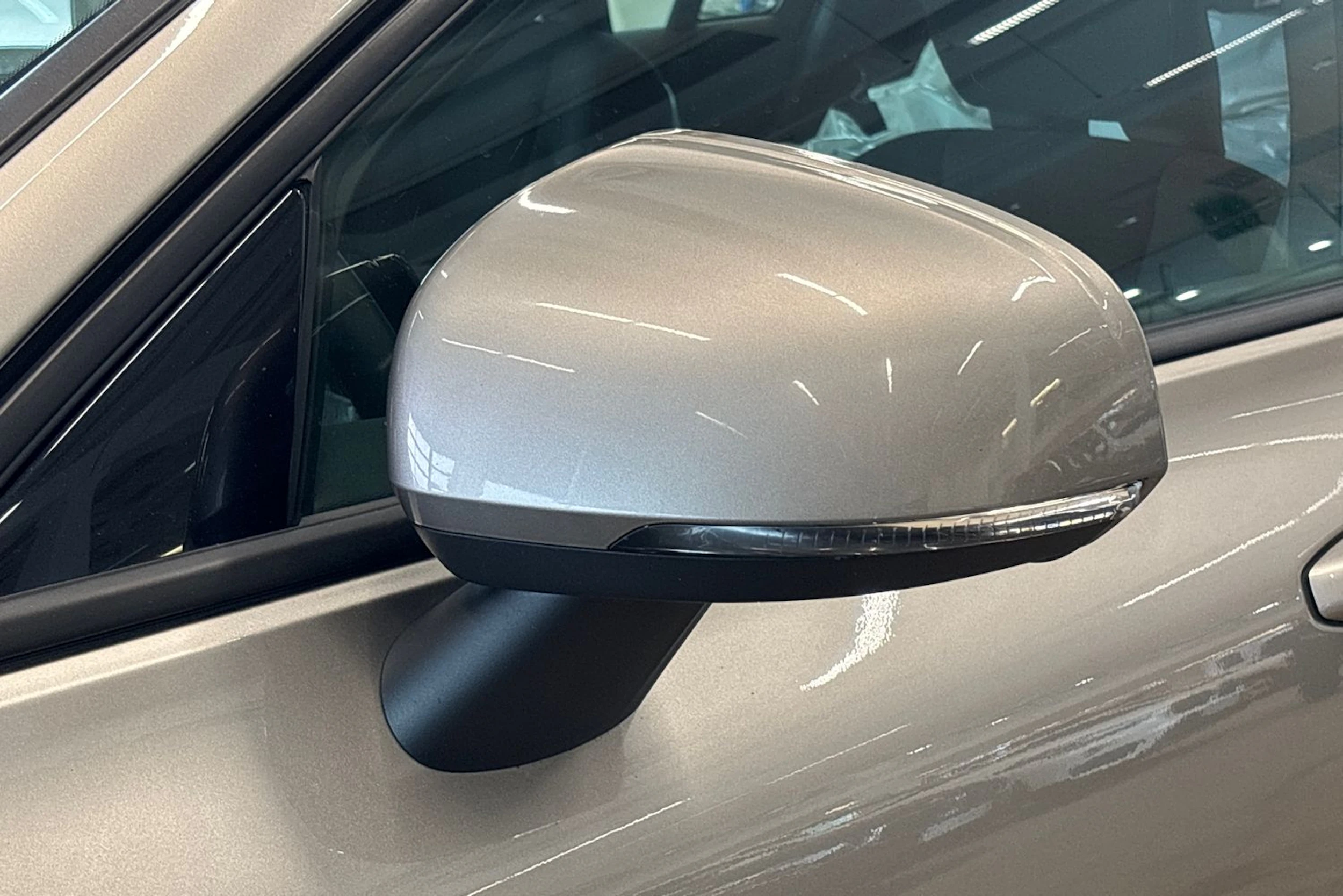 harmaa Volvo V60 Cross Country 2019 kuva 18.