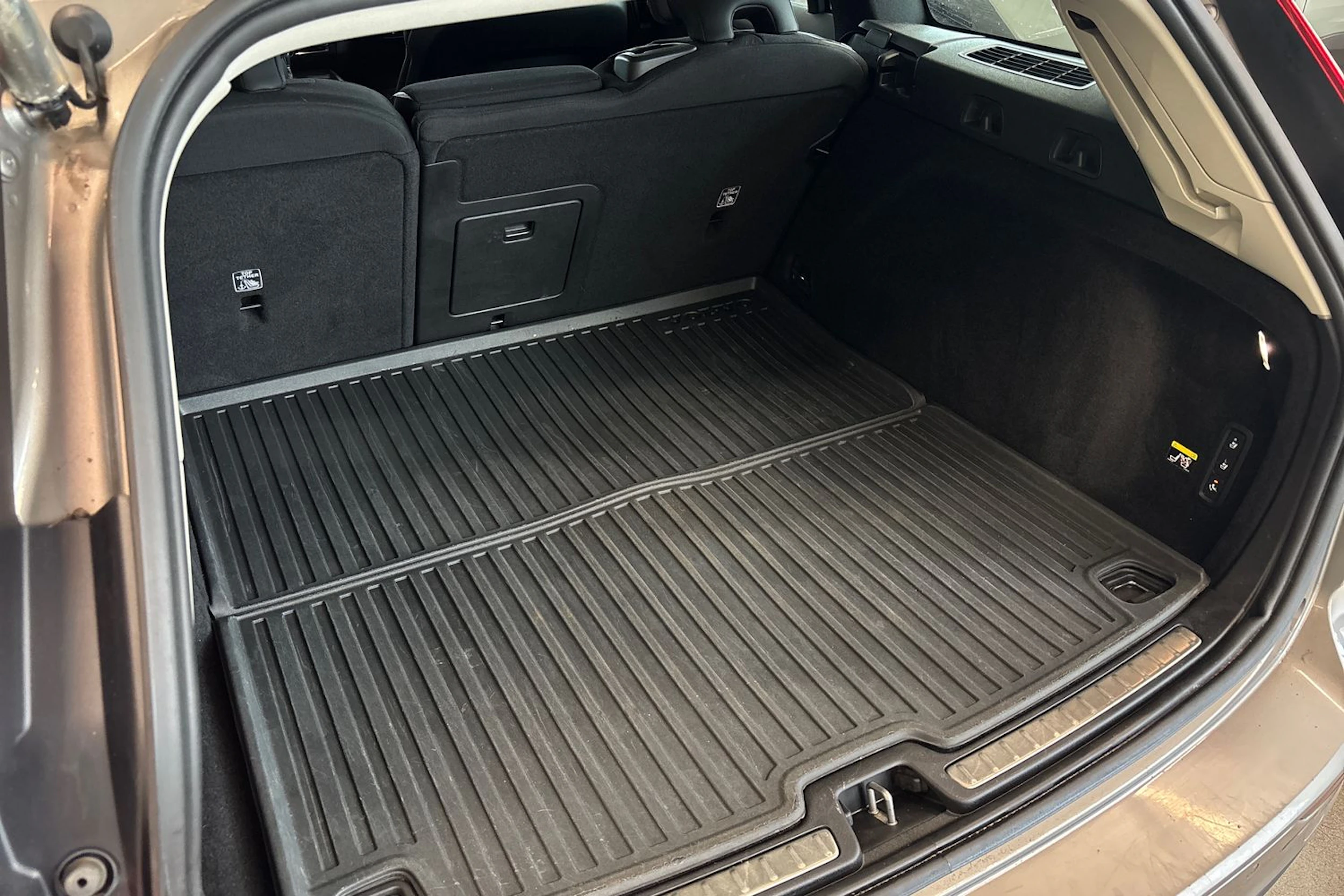 harmaa Volvo V60 Cross Country 2019 kuva 19.