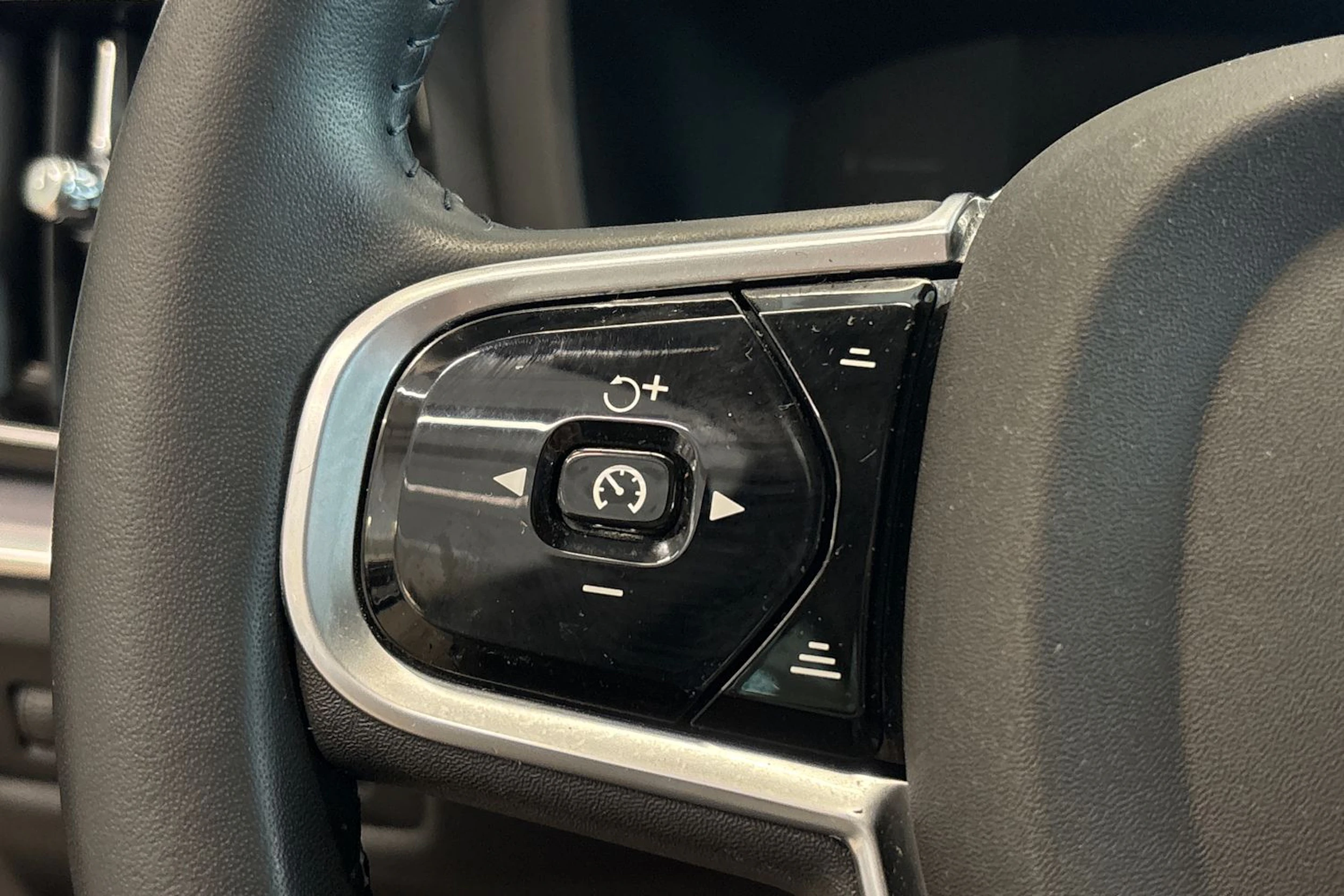harmaa Volvo V60 Cross Country 2019 kuva 24.