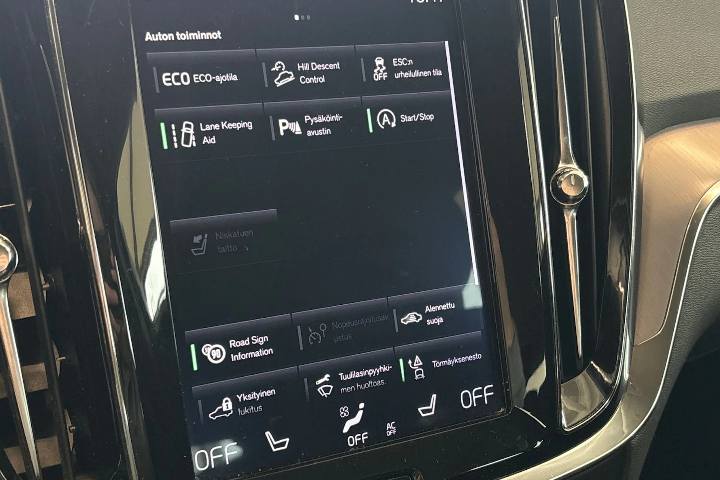 harmaa Volvo V60 Cross Country 2019 kuva 29.