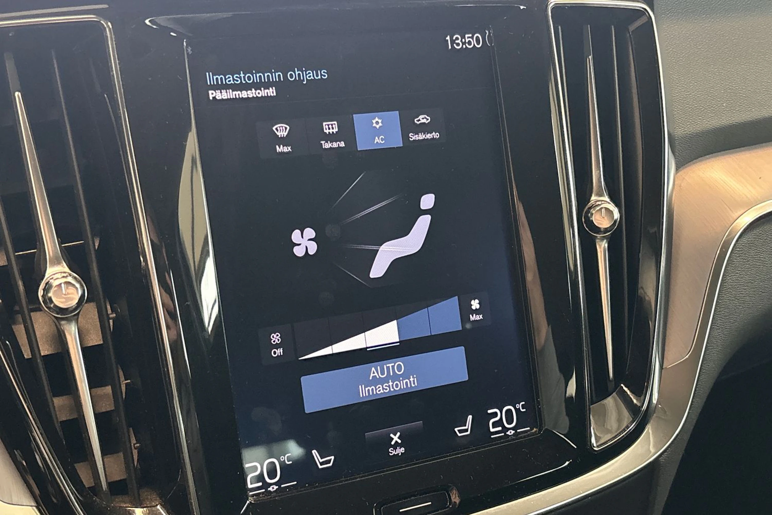 harmaa Volvo V60 Cross Country 2019 kuva 31.