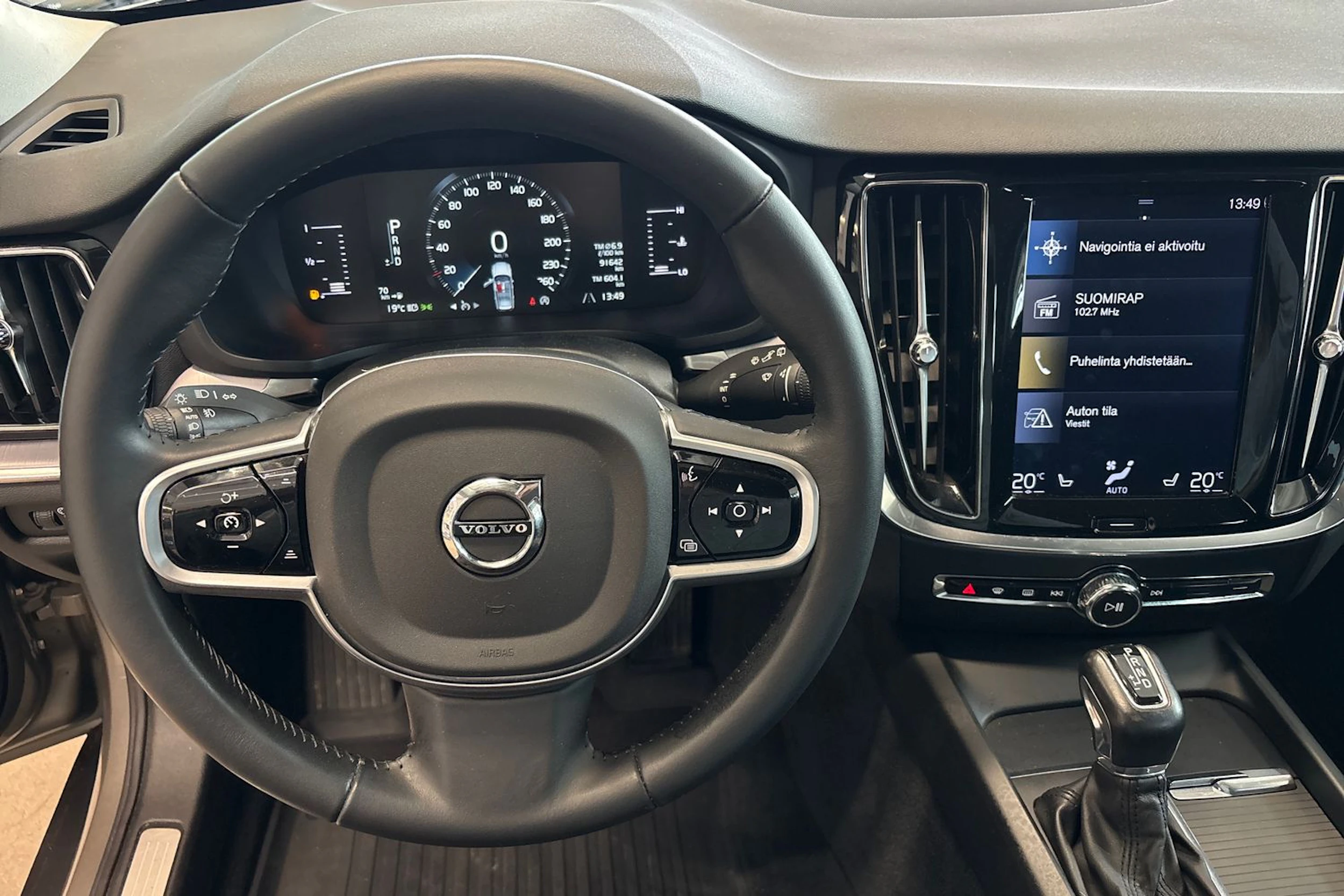 harmaa Volvo V60 Cross Country 2019 kuva 34.
