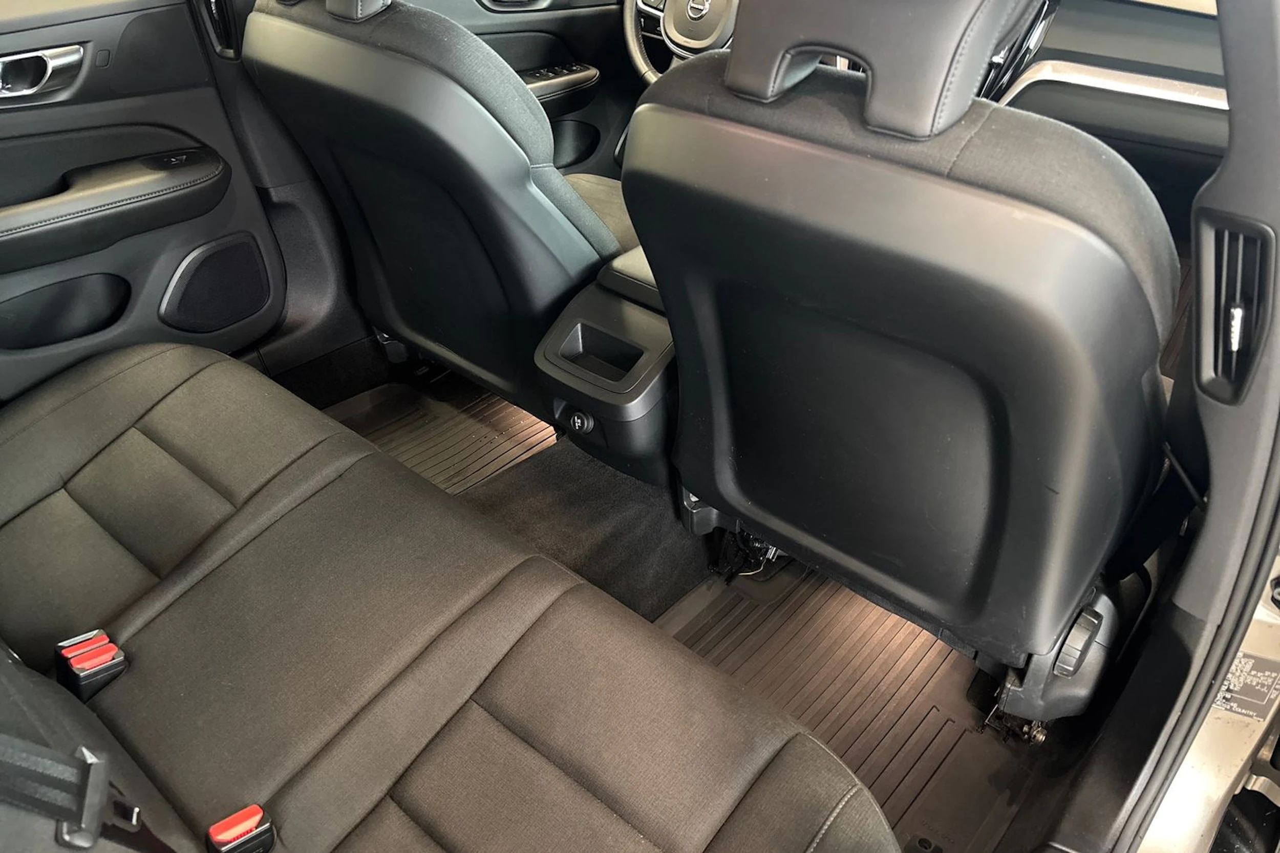 harmaa Volvo V60 Cross Country 2019 kuva 36.
