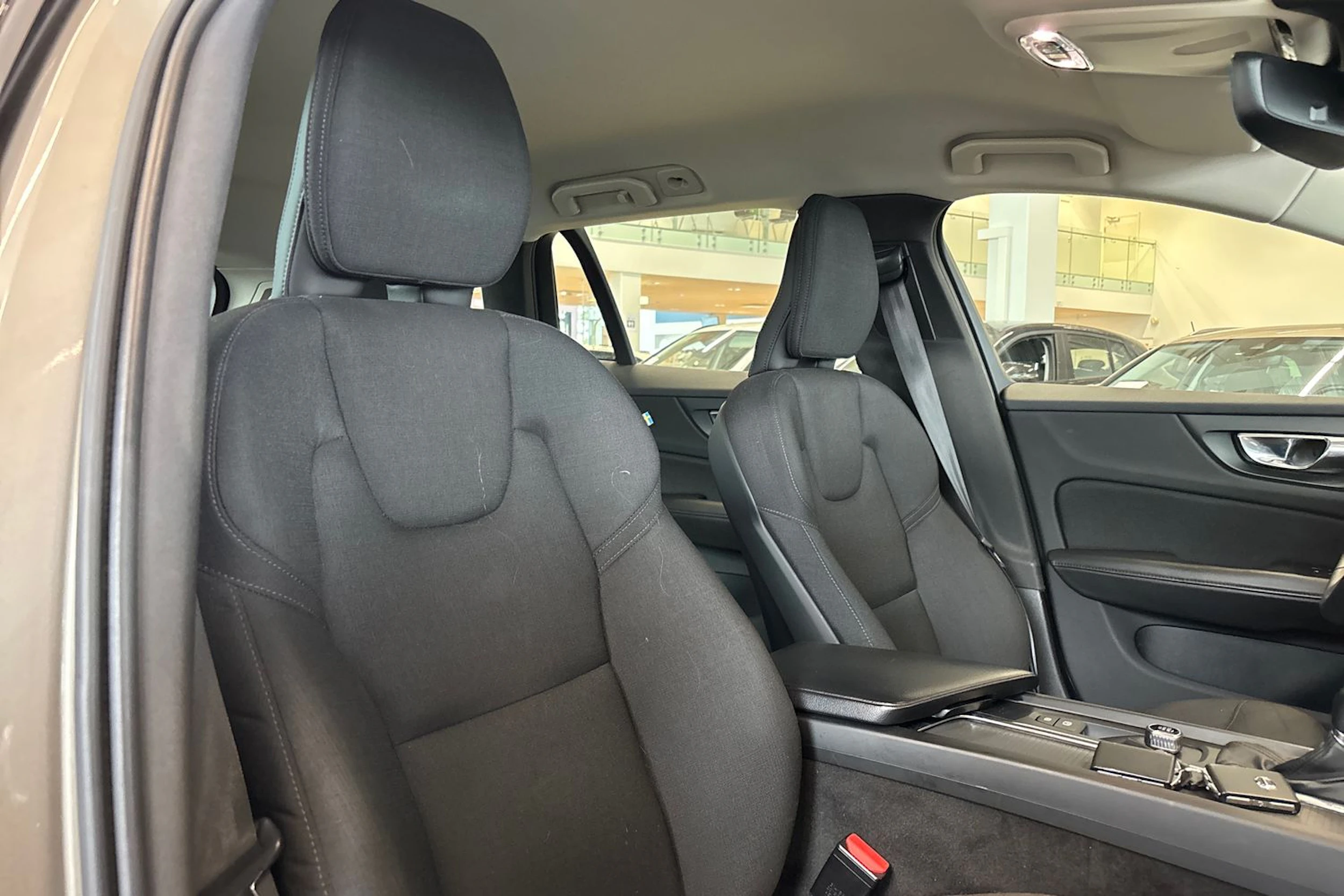 harmaa Volvo V60 Cross Country 2019 kuva 38.