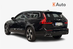 Musta Volvo V60 Cross Country 2019 kuva 2.