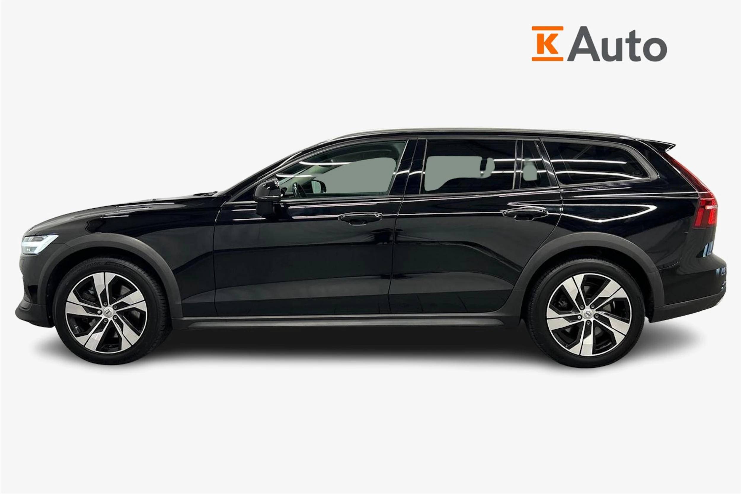 musta Volvo V60 Cross Country 2019 kuva 5.