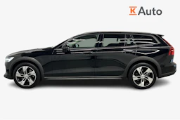 musta Volvo V60 Cross Country 2019 kuva 5.