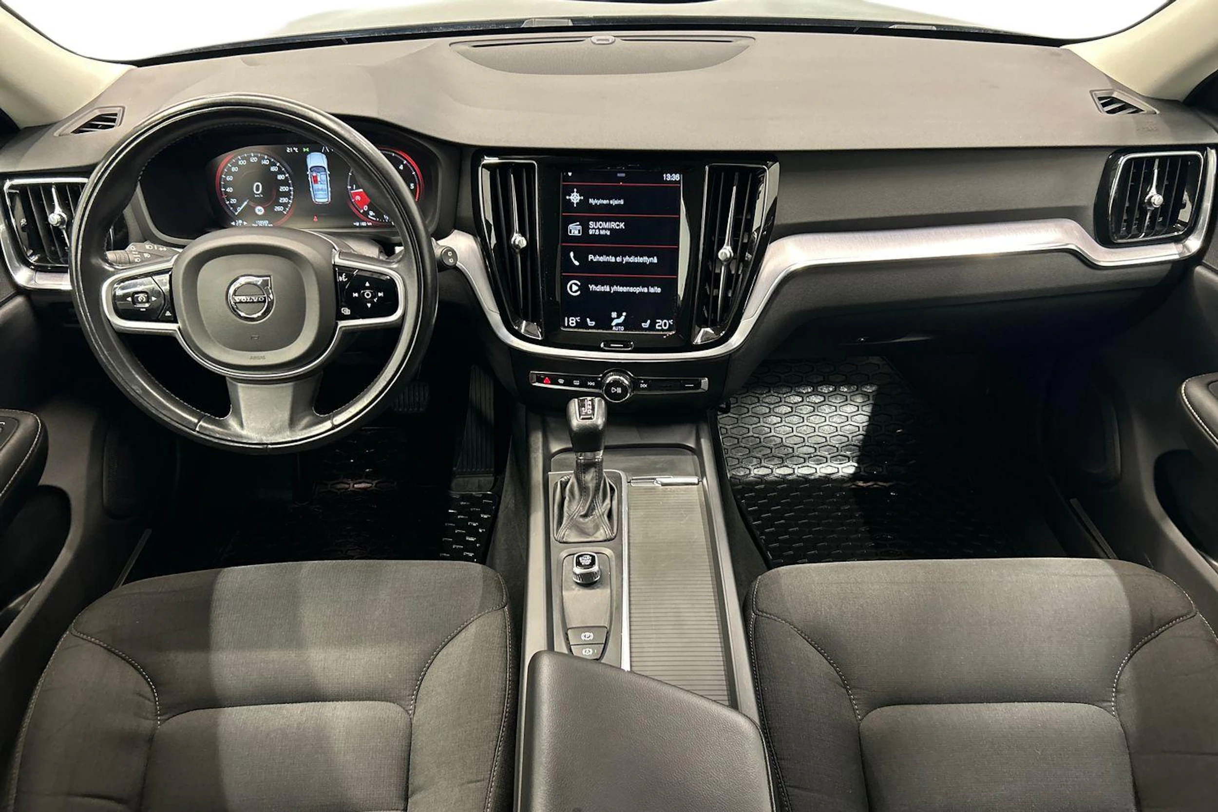 musta Volvo V60 Cross Country 2019 kuva 7.