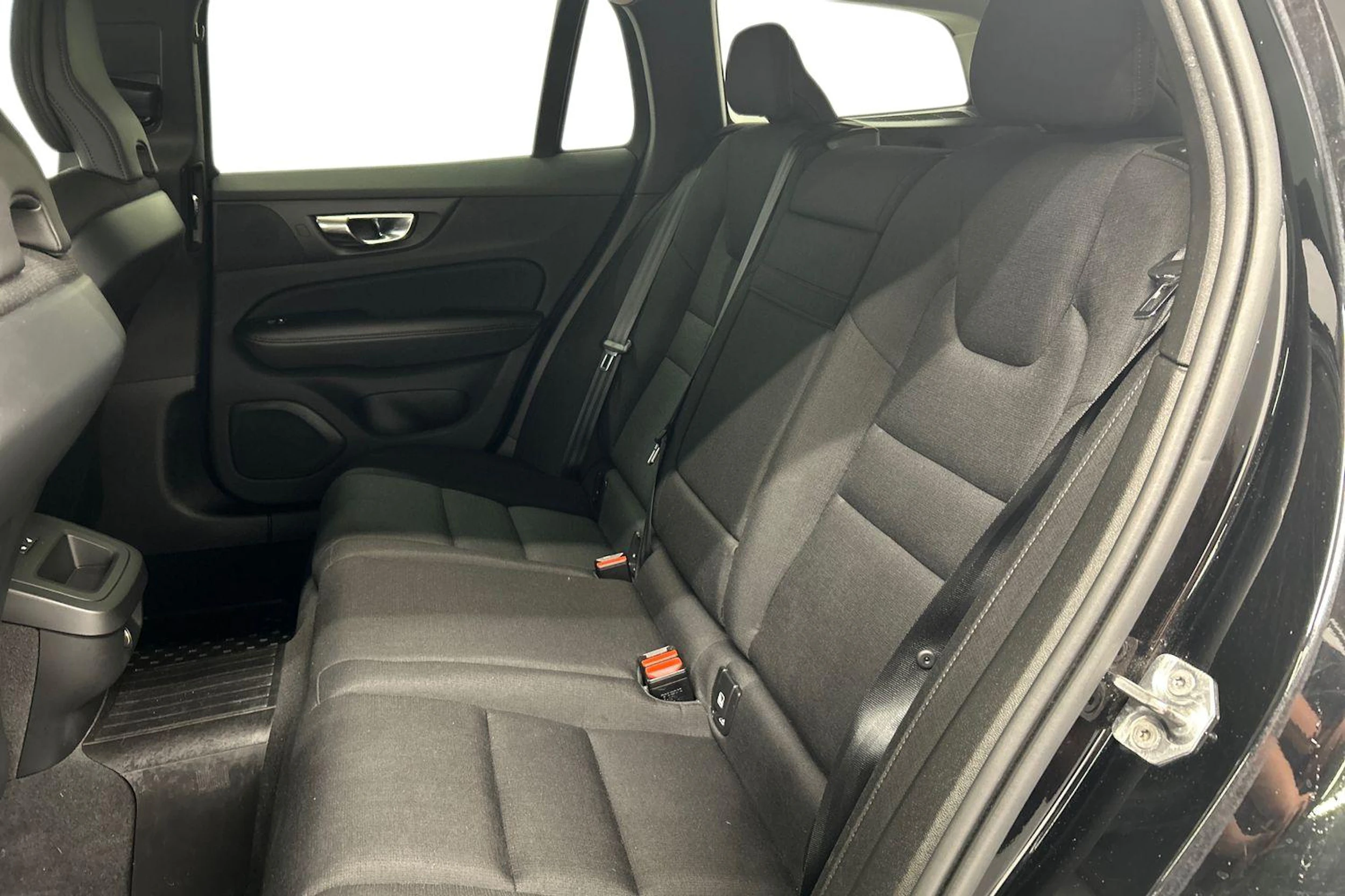 musta Volvo V60 Cross Country 2019 kuva 8.