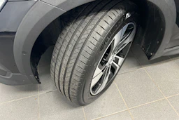 musta Volvo V60 Cross Country 2019 kuva 10.