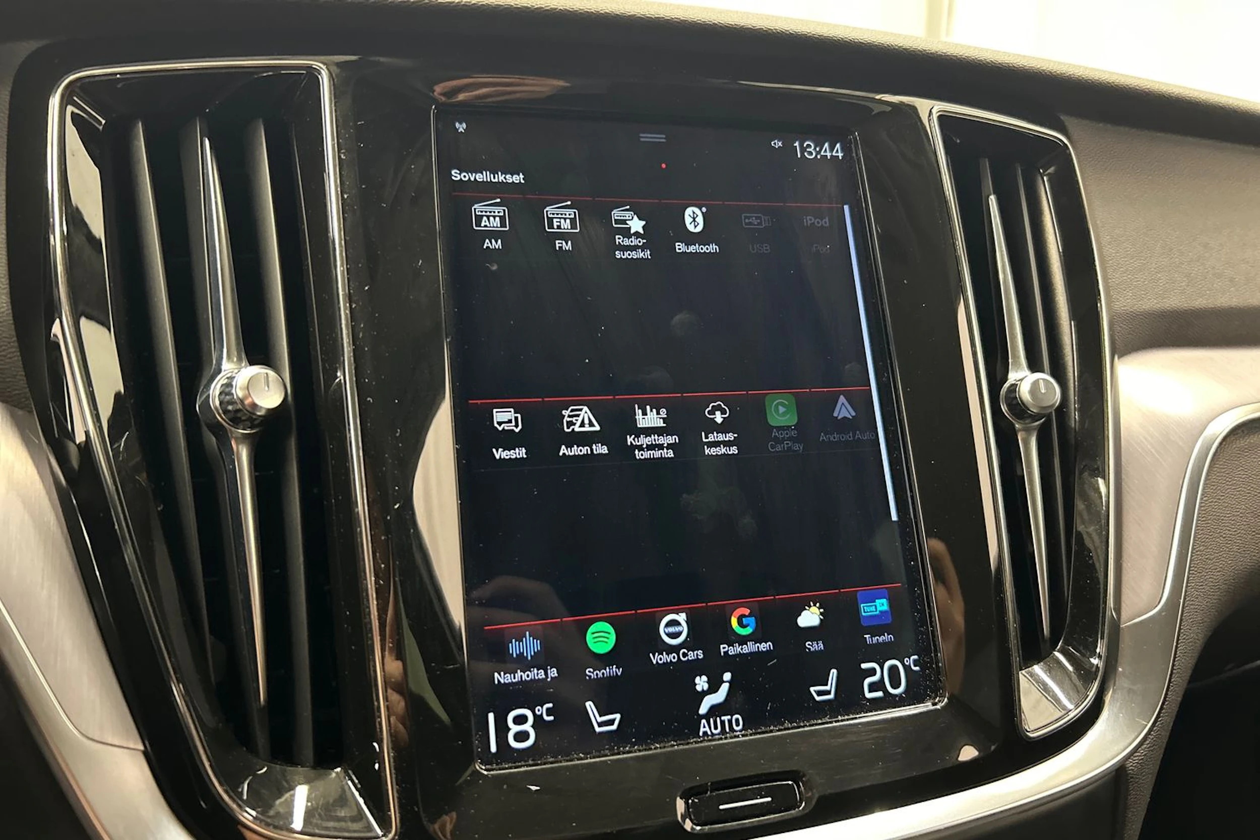 musta Volvo V60 Cross Country 2019 kuva 18.