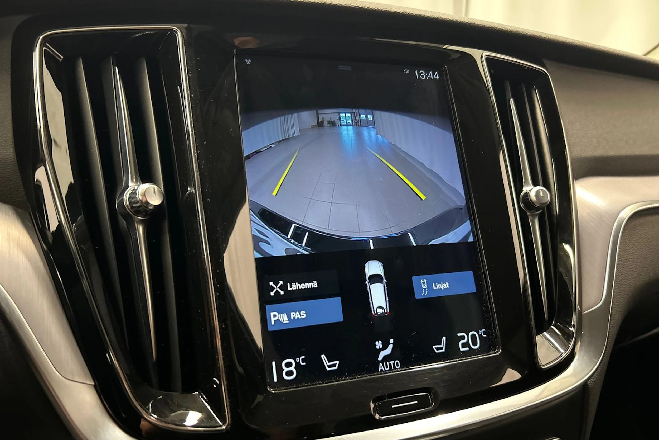 musta Volvo V60 Cross Country 2019 kuva 20.