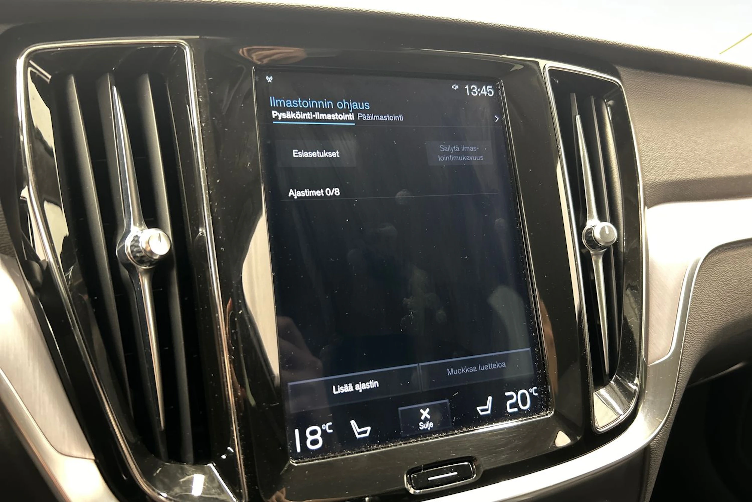 musta Volvo V60 Cross Country 2019 kuva 21.
