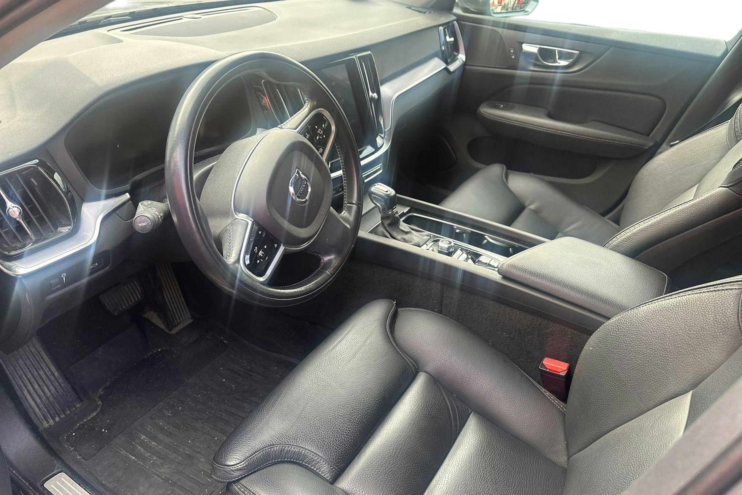 Harmaa Volvo V60 Cross Country 2019 kuva 3.