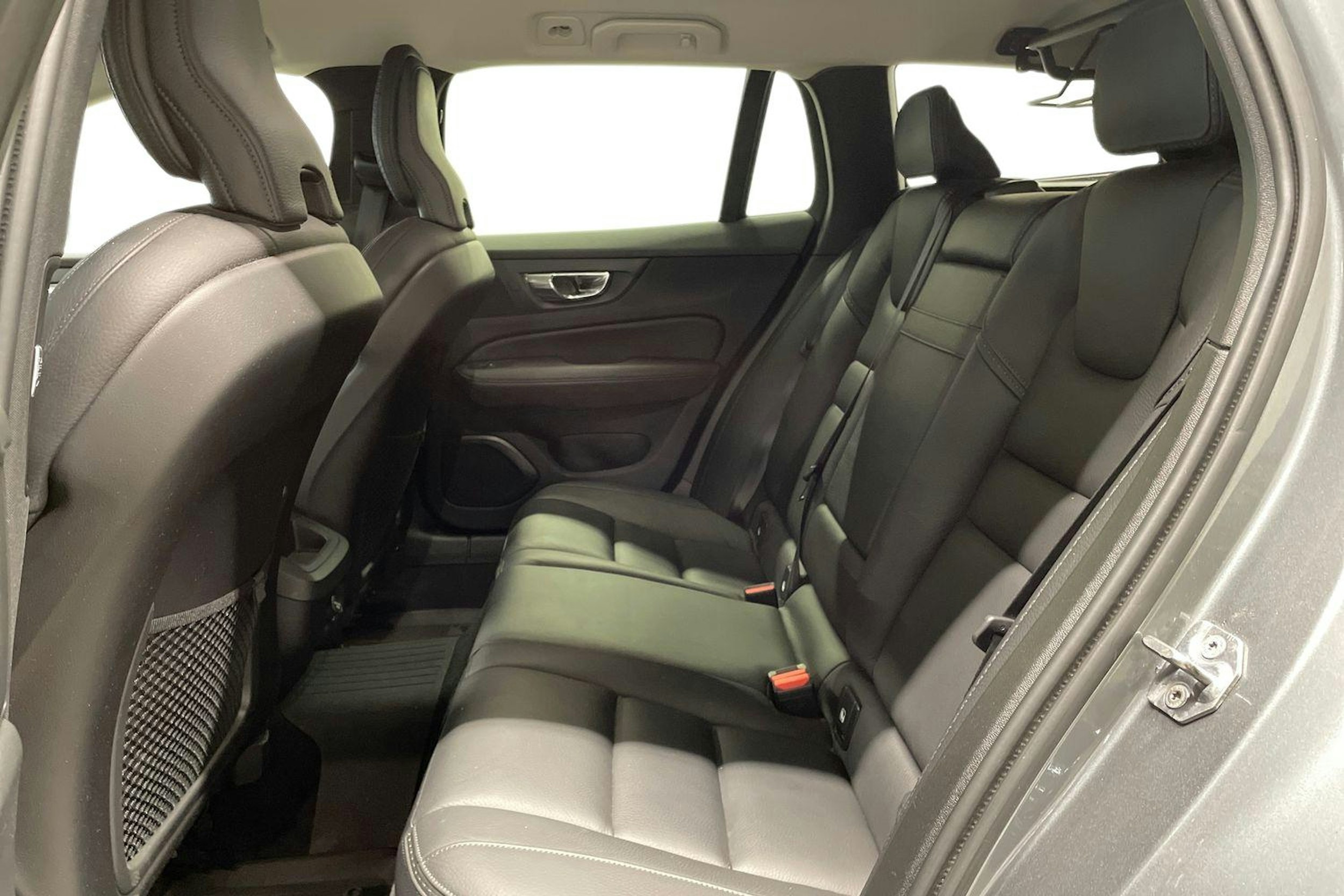 Harmaa Volvo V60 Cross Country 2019 kuva 10.