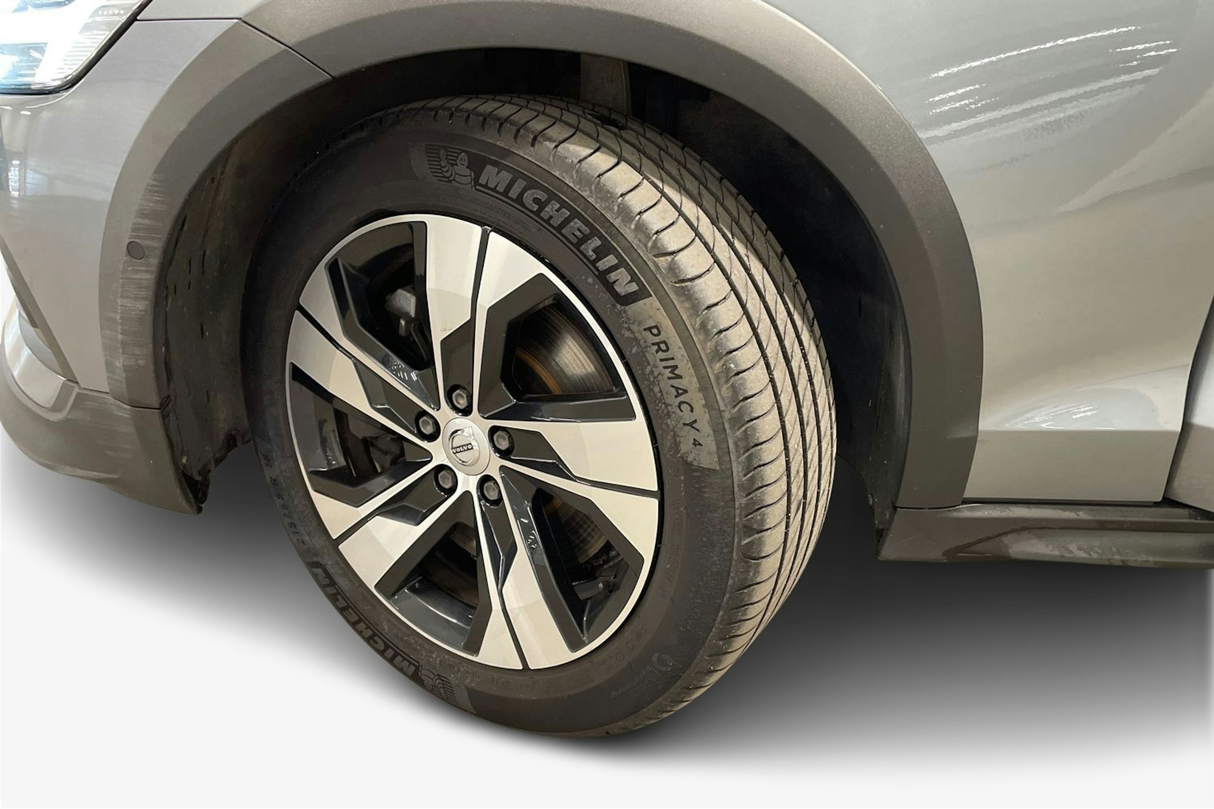 Harmaa Volvo V60 Cross Country 2019 kuva 11.