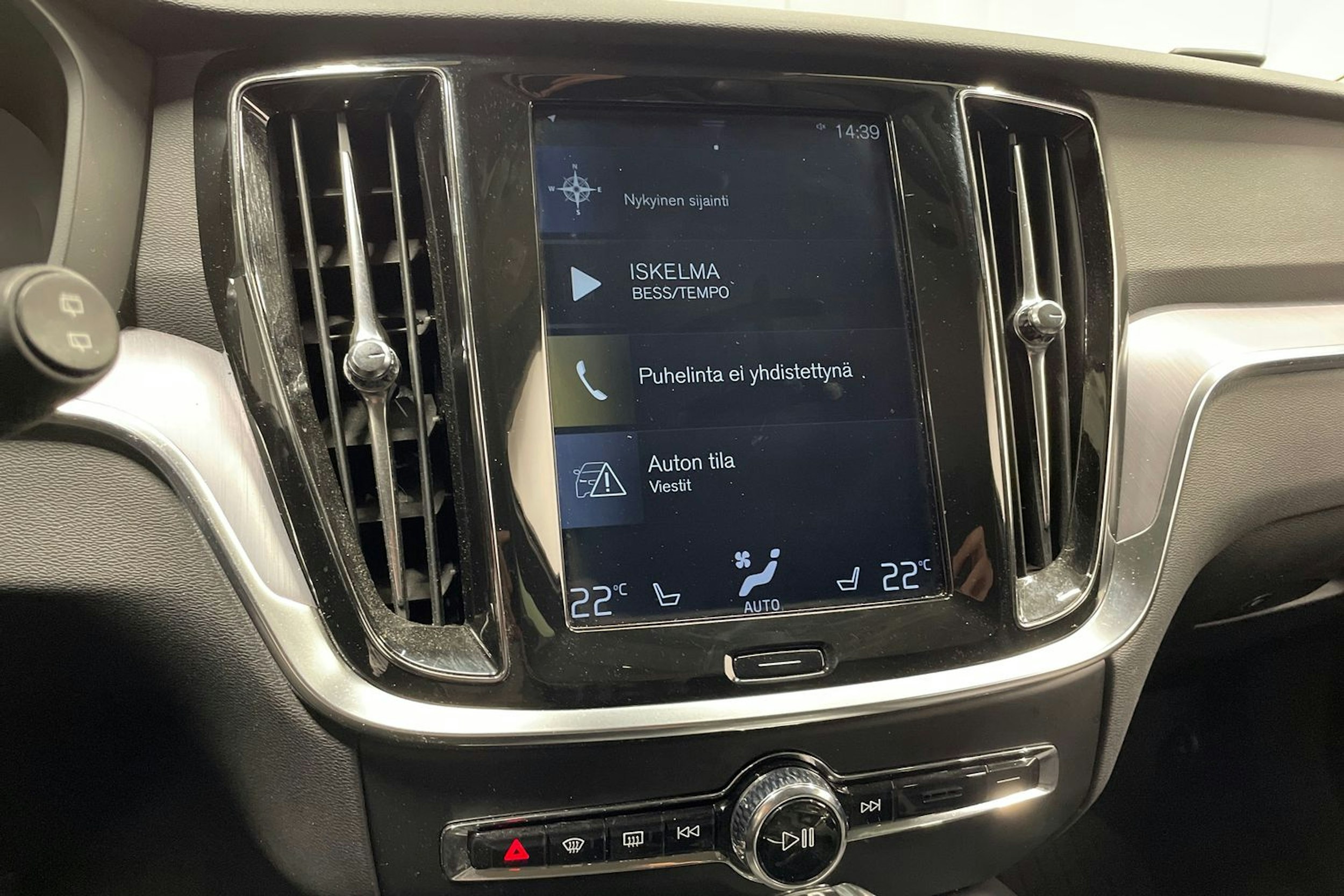 Harmaa Volvo V60 Cross Country 2019 kuva 17.