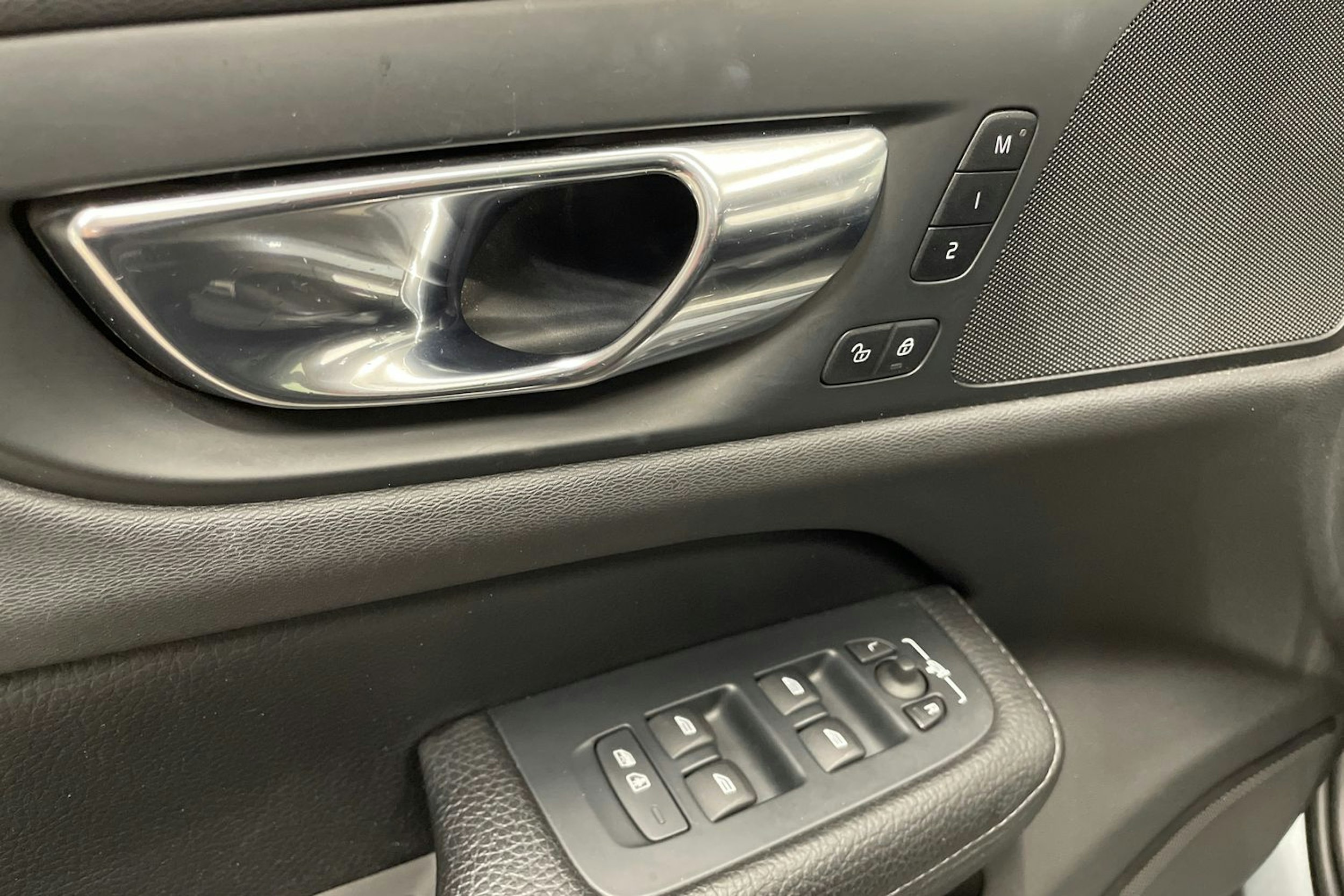 Harmaa Volvo V60 Cross Country 2019 kuva 28.
