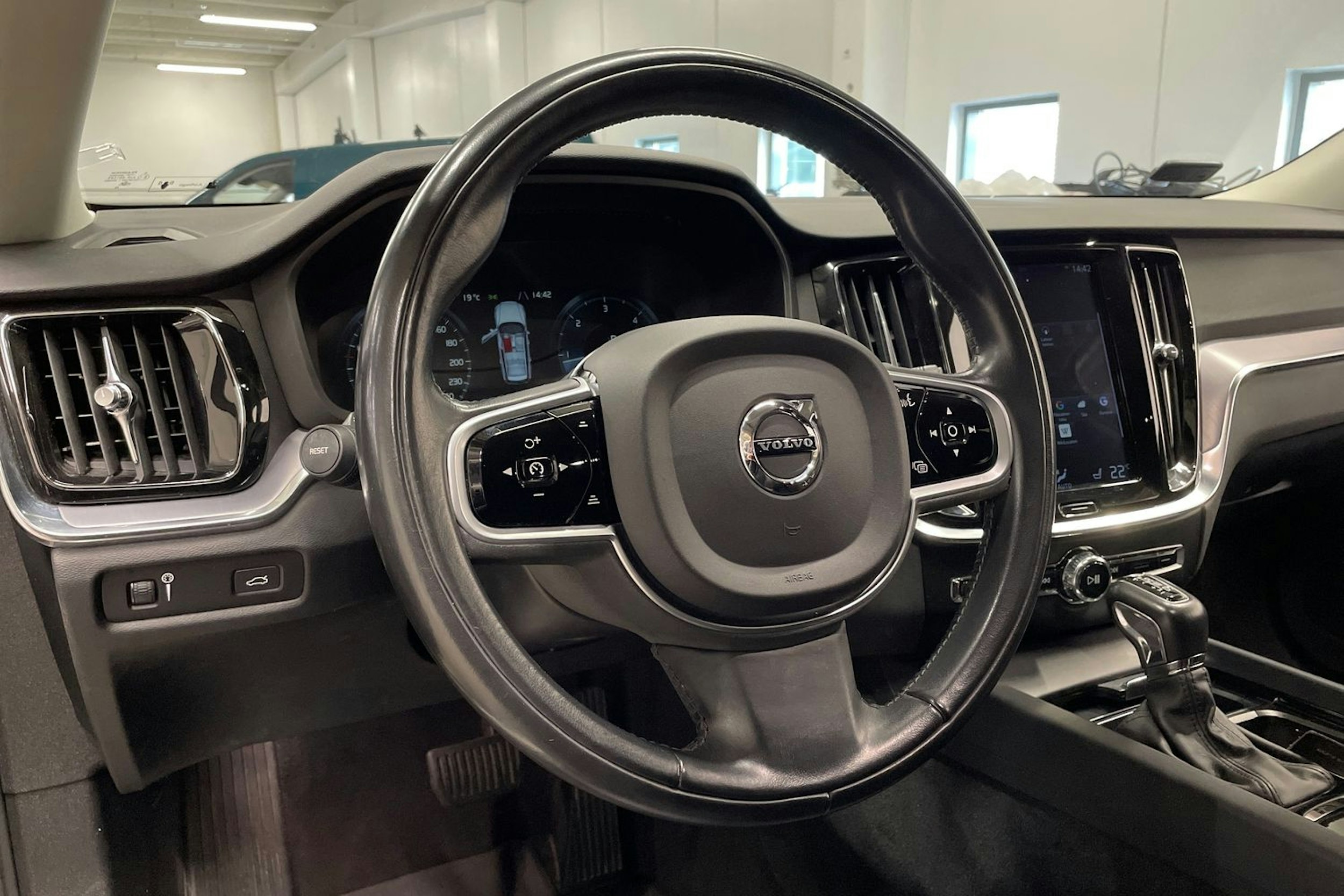 Harmaa Volvo V60 Cross Country 2019 kuva 29.