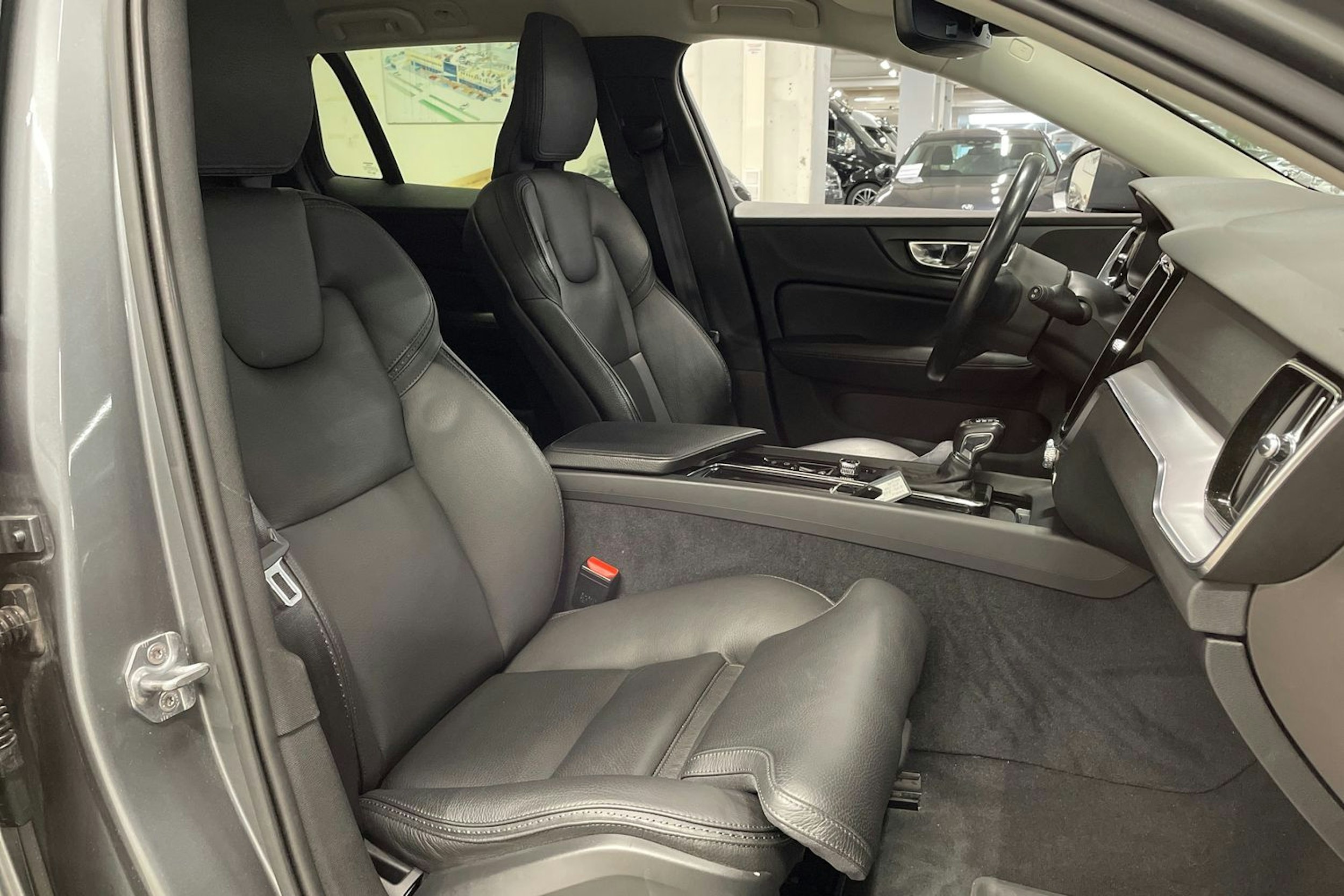 Harmaa Volvo V60 Cross Country 2019 kuva 30.
