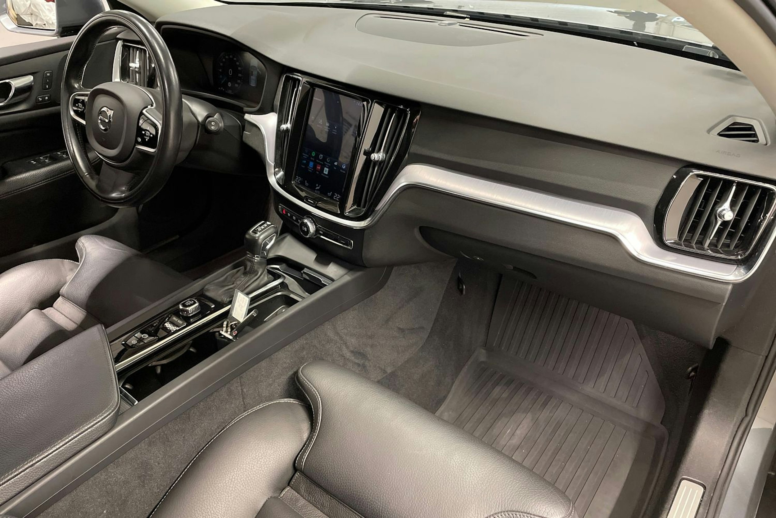 Harmaa Volvo V60 Cross Country 2019 kuva 31.
