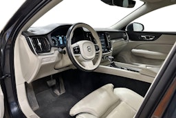 harmaa Volvo V60 Cross Country 2019 kuva 3.