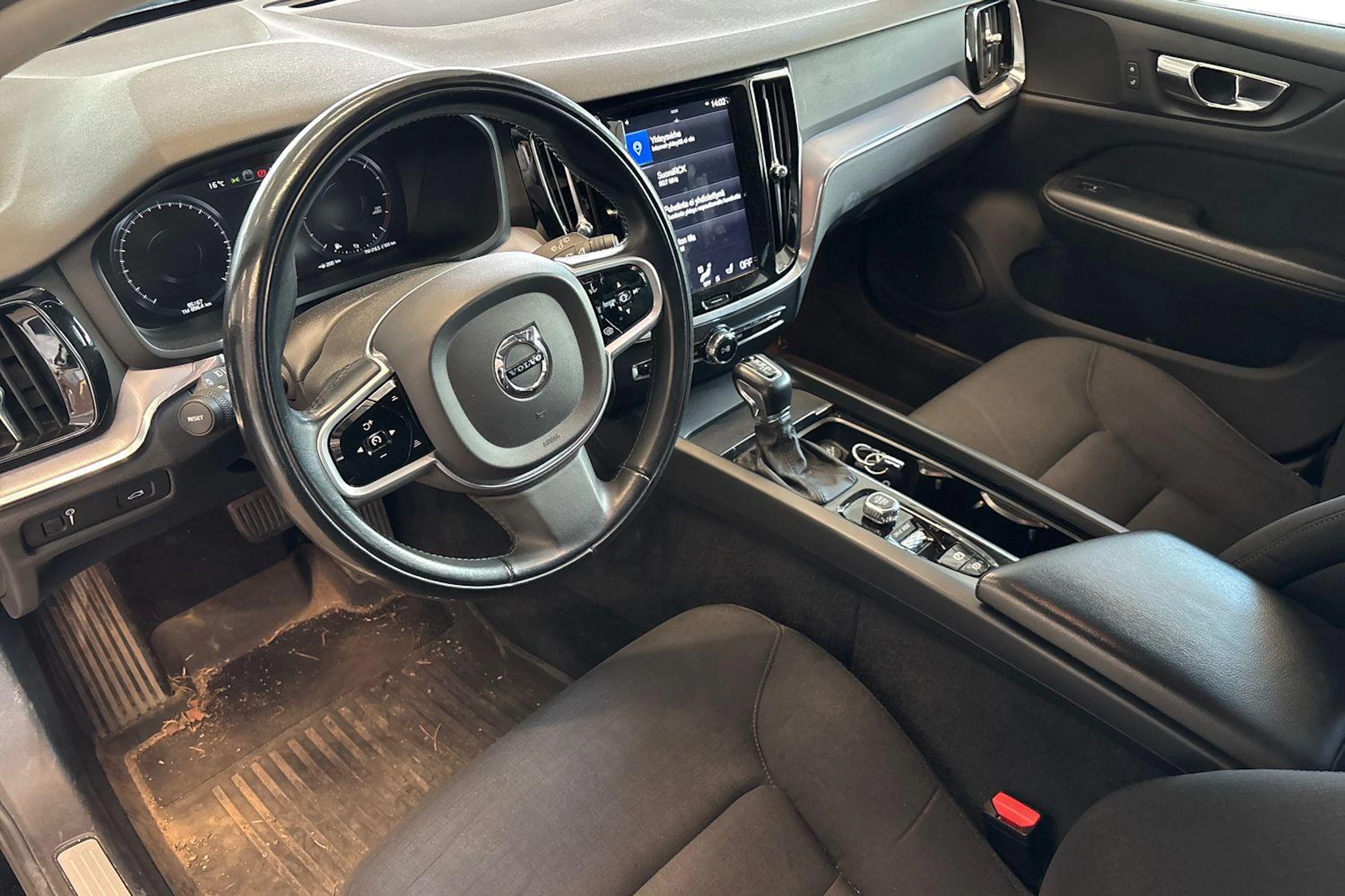 musta Volvo V60 Cross Country 2020 kuva 3.