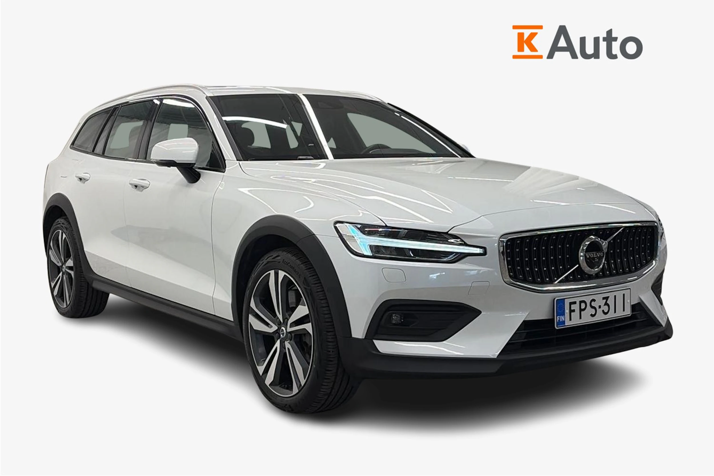 valkoinen Volvo V60 Cross Country 2021 kuva 1.