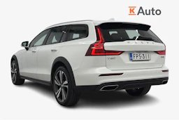 valkoinen Volvo V60 Cross Country 2021 kuva 2.