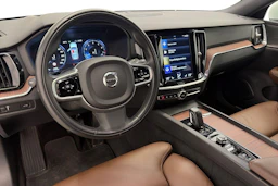 valkoinen Volvo V60 Cross Country 2021 kuva 6.