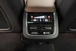 valkoinen Volvo V60 Cross Country 2021 kuva 9.