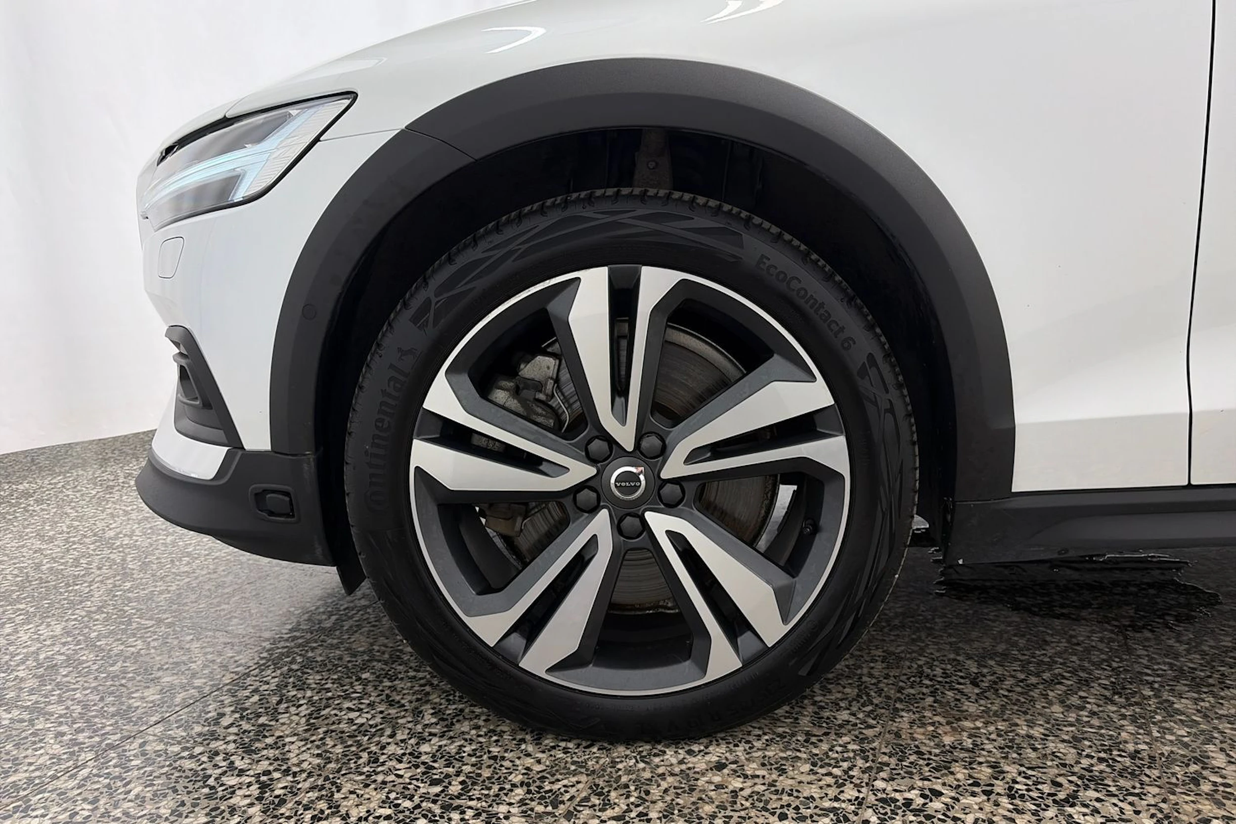 valkoinen Volvo V60 Cross Country 2021 kuva 10.