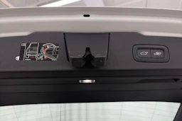 valkoinen Volvo V60 Cross Country 2021 kuva 13.