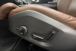 valkoinen Volvo V60 Cross Country 2021 kuva 16.