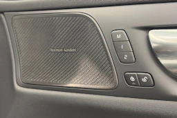 valkoinen Volvo V60 Cross Country 2021 kuva 18.