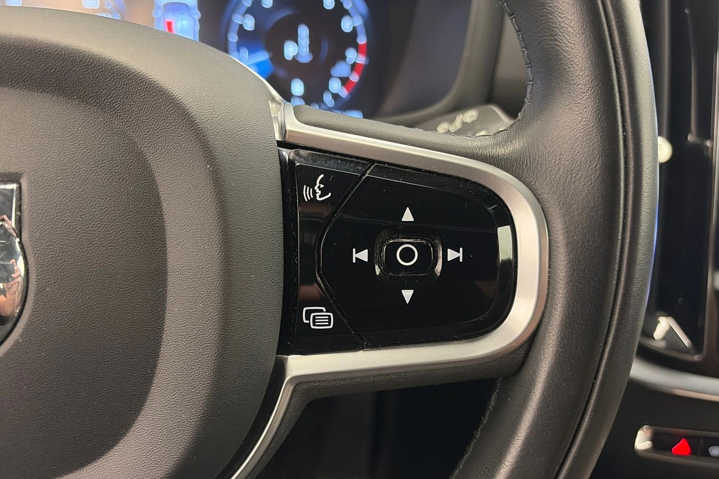 valkoinen Volvo V60 Cross Country 2021 kuva 22.