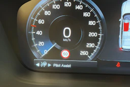 valkoinen Volvo V60 Cross Country 2021 kuva 23.