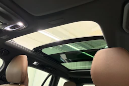 valkoinen Volvo V60 Cross Country 2021 kuva 37.