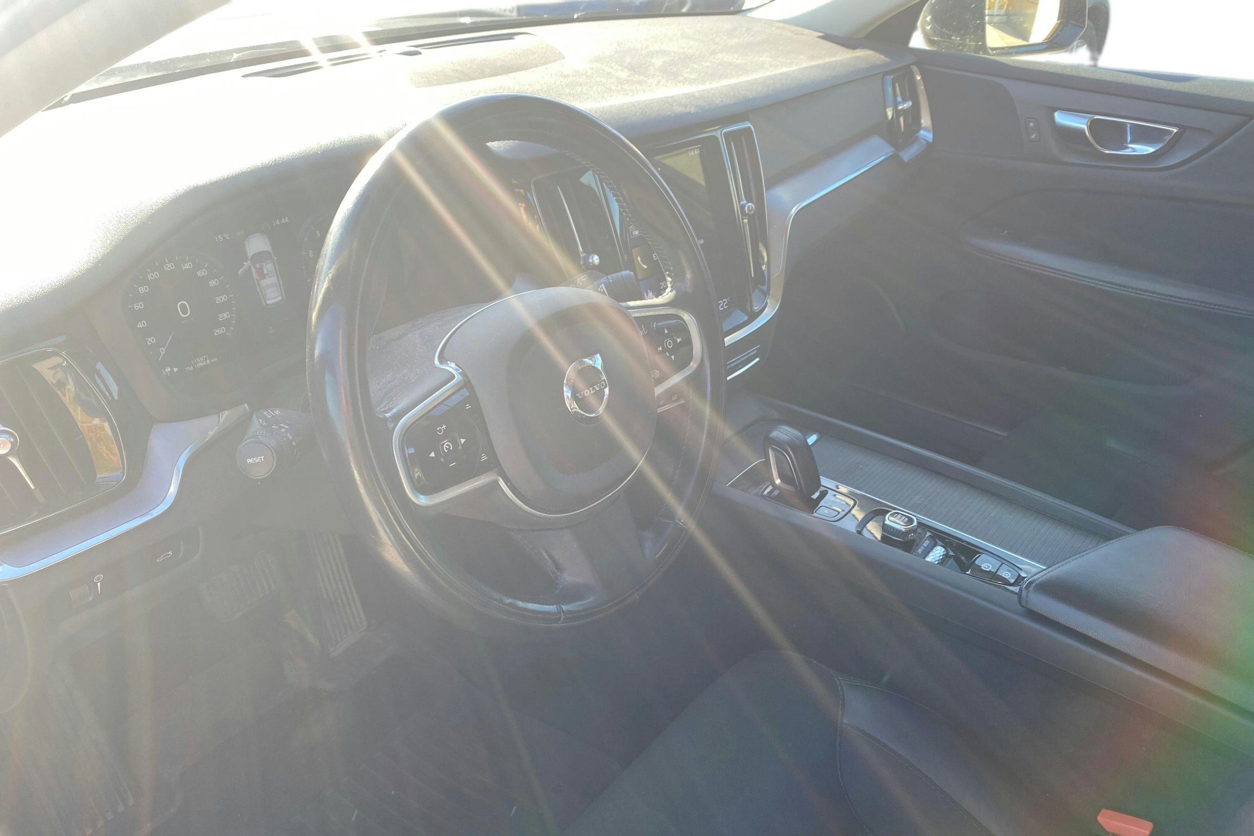 musta Volvo V60 Cross Country 2021 kuva 3.