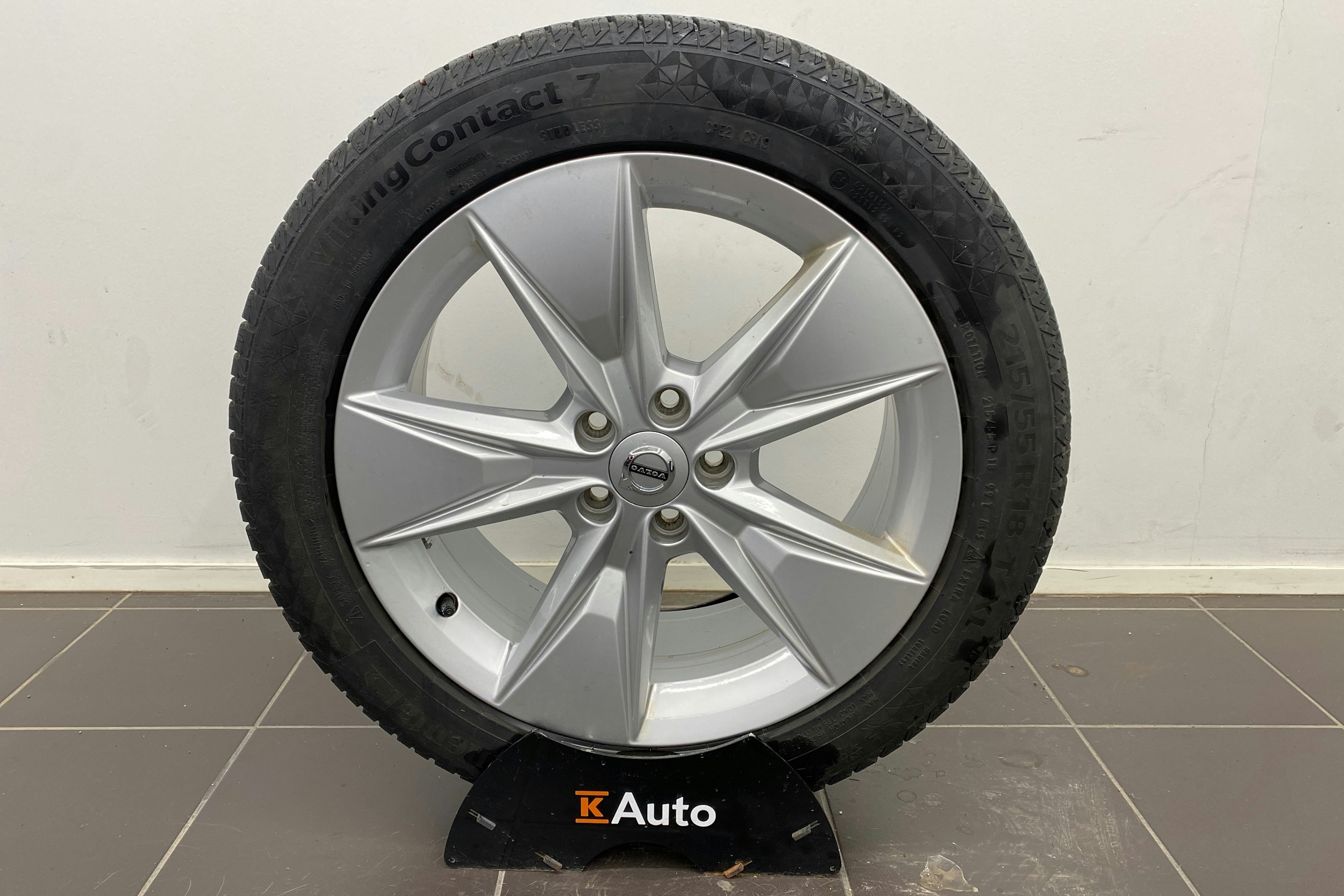 musta Volvo V60 Cross Country 2021 kuva 13.